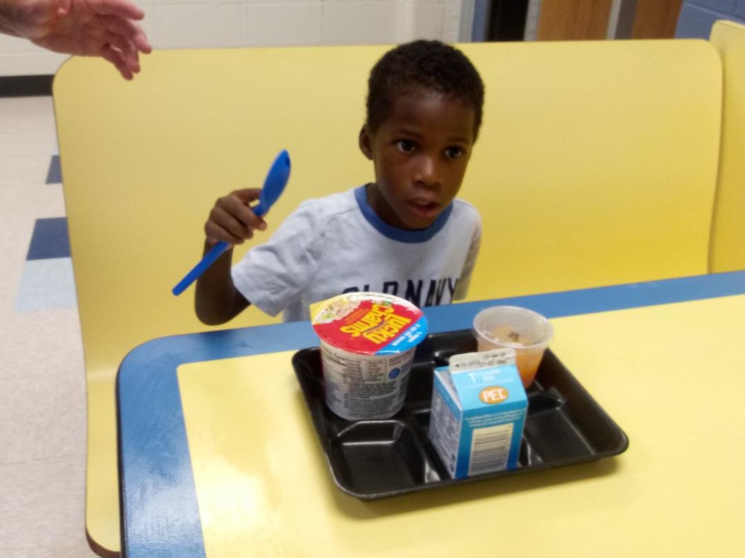 FCSNMeals's tweet photo. #CerealMilk - What goes better with
#WORLDSCHOOLMILKDAY than Cereal?
Students across the county that got milk & Cereal for breakfast this week received these Cool Spoon Straws! Thanks #GeneralMillsCF
@FCSchoolsNC. @DrWebb2016 https://t.co/dpnDZ7okCT