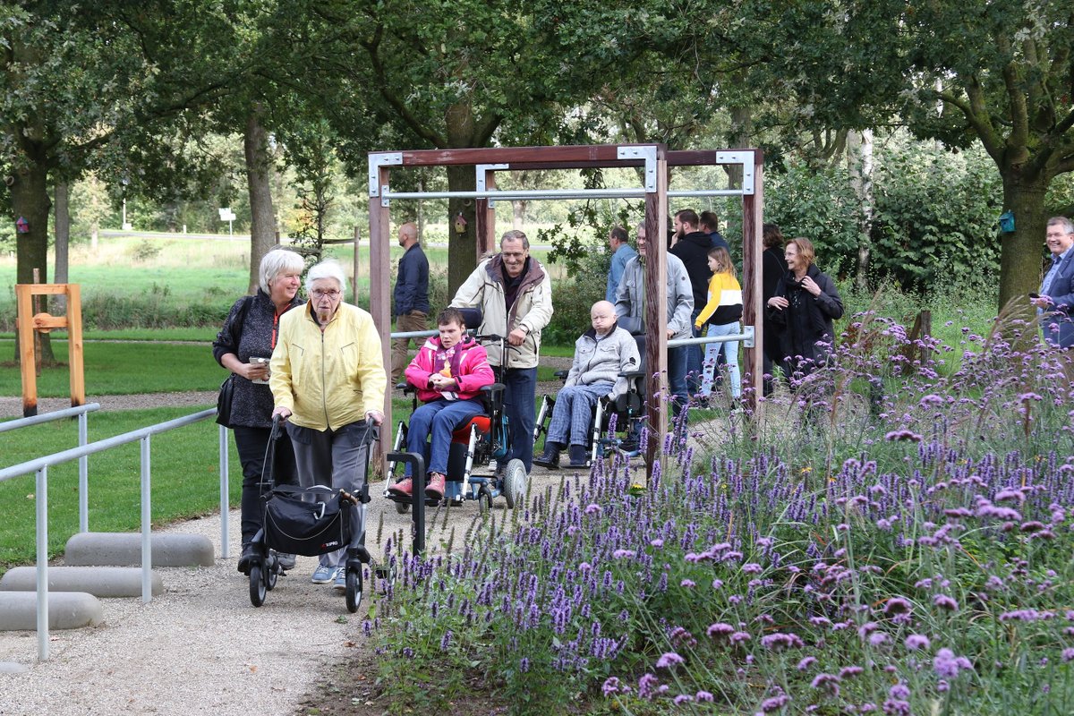Estinea's tweet image. Nog meer te vieren dit jaar! Niet alleen 50 jaar Estinea. Maar gisteren ook 1). 25 jaar Slaadreef Aalten 2). de afronding van een periode van (ver)bouw én 3). de opening van de Beweegtuin. Een tuin voor iedereen! Check: estinea.nl/nieuws/feestel…
