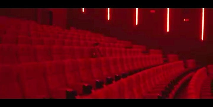 OttaSSat8's tweet image. #FabrizioMoro videoclip #PerMe
💔💘💞
"Con i pensieri sporchi ma innocenti,
con i traslochi tra gli appartamenti"

(Immagini dal videoclip del verso citato rese più chiare)

544.000 visualizzazioni su YouTube YouTube giorno 17
💪💪