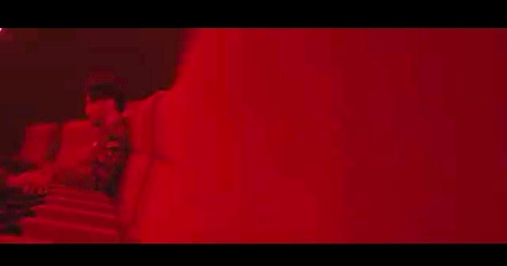 OttaSSat8's tweet image. #FabrizioMoro videoclip #PerMe
💔💘💞
"Con i pensieri sporchi ma innocenti,
con i traslochi tra gli appartamenti"

(Immagini dal videoclip del verso citato rese più chiare)

544.000 visualizzazioni su YouTube YouTube giorno 17
💪💪