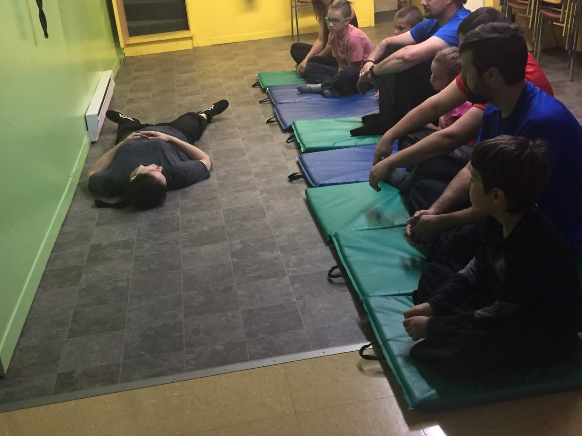 archambault_sa's tweet photo. Beau 1er atelier d'auto-défense parents-enfants! Nous avons un fantastique groupe bien coloré 🤩
#savagehybridcombatsystems #savage #hybrid #combat #systems #autodéfense #artsmartiaux #parents #enfants #systema #combatsystema #savannahrachambault #kevinsecours #secours #canada https://t.co/2wzfBqgET4