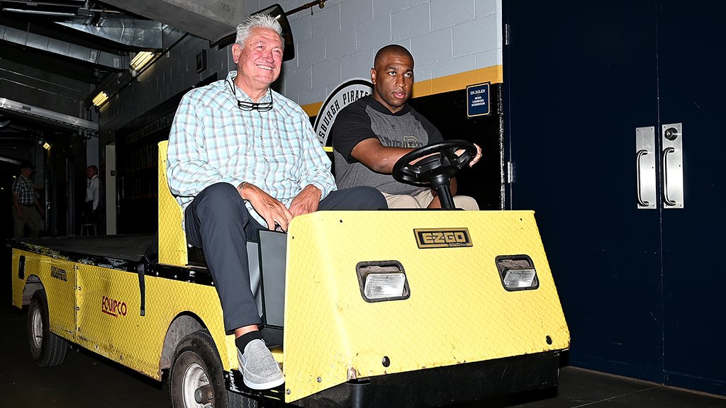 NEW PHOTO: Former Pirates manager Clint Hurdle was captured leaving the clubhouse moments after being fired.
(Photo Credit: Getty Images/Justin Berl)
READ MORE: cbsloc.al/2nFX2Gr