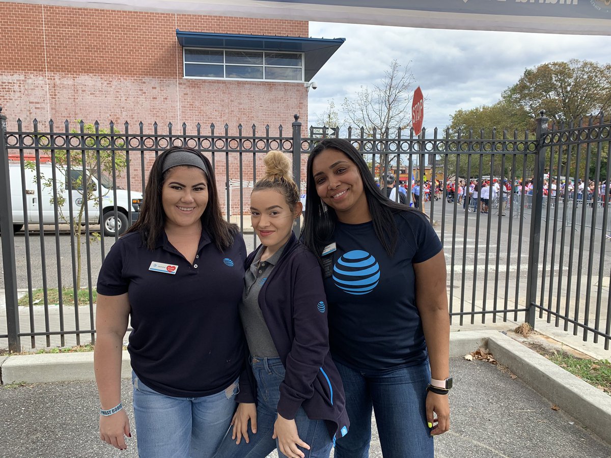 dmce's tweet photo. Representing at boricua fest philly. Trying to find some new talent ....#LifeatATT #OHPAcalypse @Trisha__Torres @AnthonyCaine15 @Jf_divis5 https://t.co/XvzD2Zyk7r