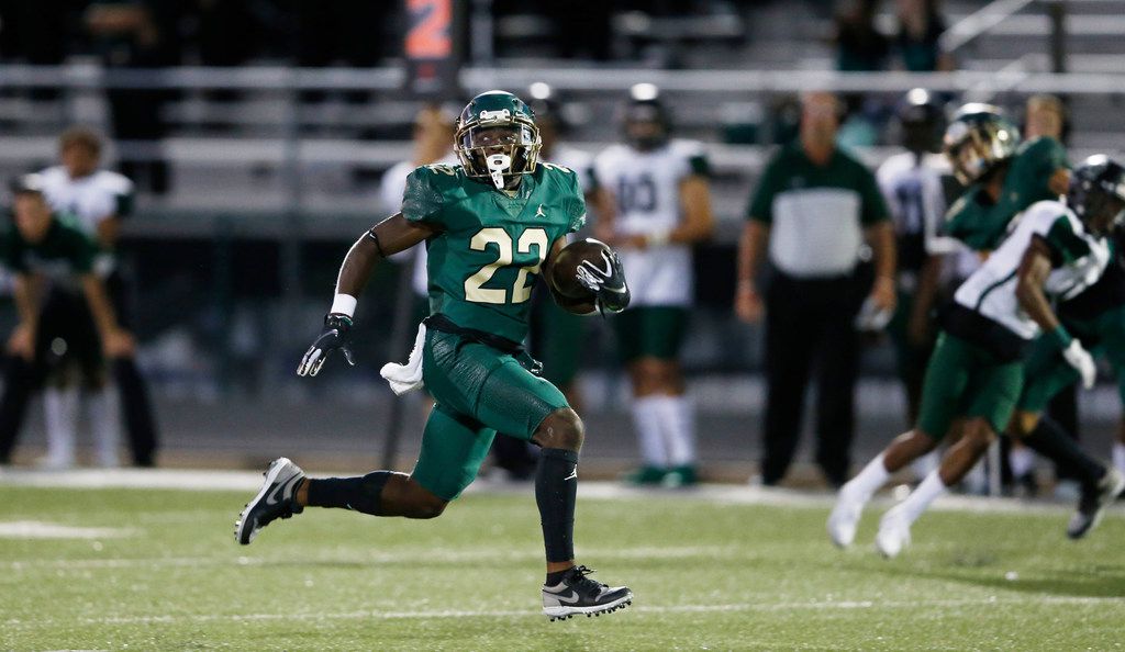 SportsDayHS's tweet image. Our offensive player of the week is... DeSoto RB Jyison Brown! 👏👏👏

Brown rushed for nearly 3⃣0⃣0⃣ yards, more than he had across the first 4 games 𝐂𝐎𝐌𝐁𝐈𝐍𝐄𝐃 in DeSoto's win over Mansfield Lake Ridge! 🏃💨😲

✍: @LopezSelby31 

👉📲: bit.ly/2nKElRO

#txhsfb