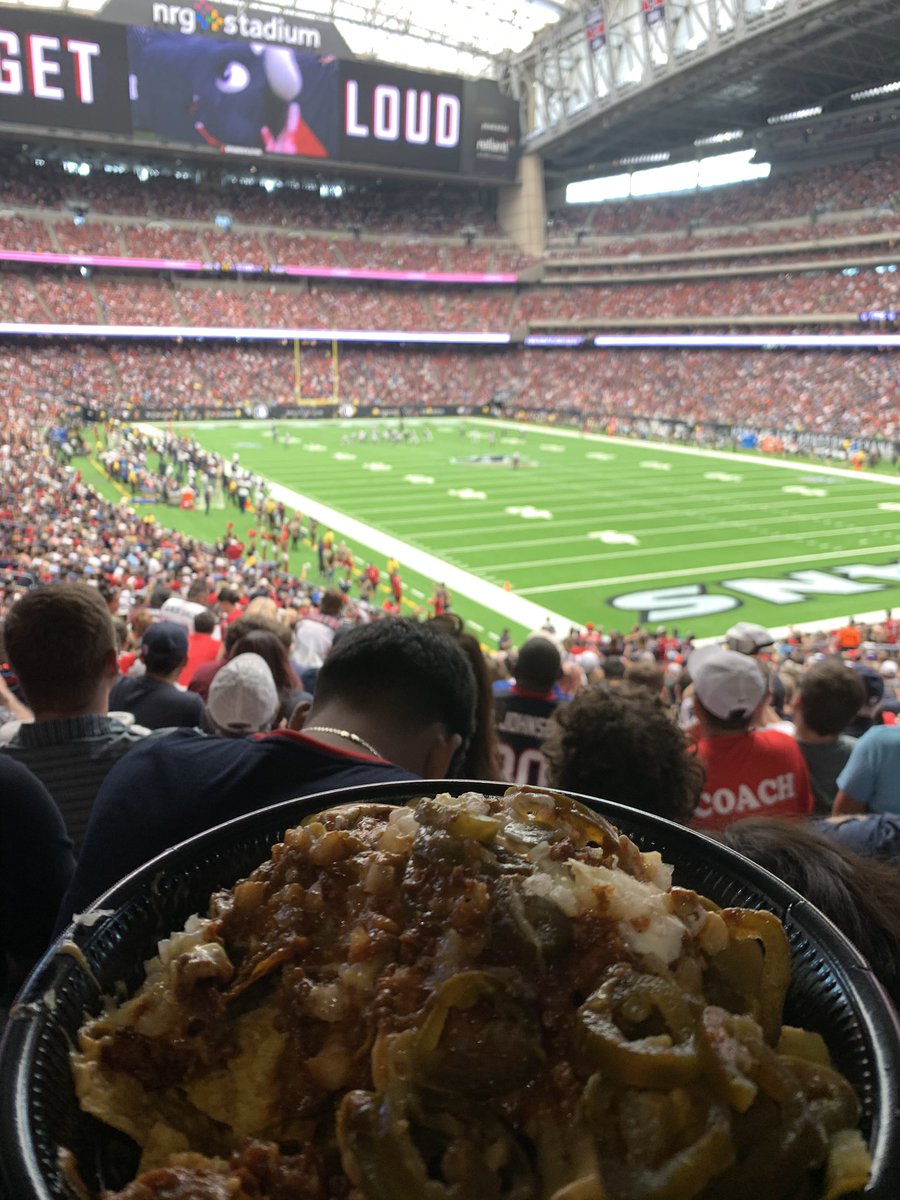thao_nle's tweet photo. Nothing nachos can’t fix https://t.co/q9lzPe6zrD