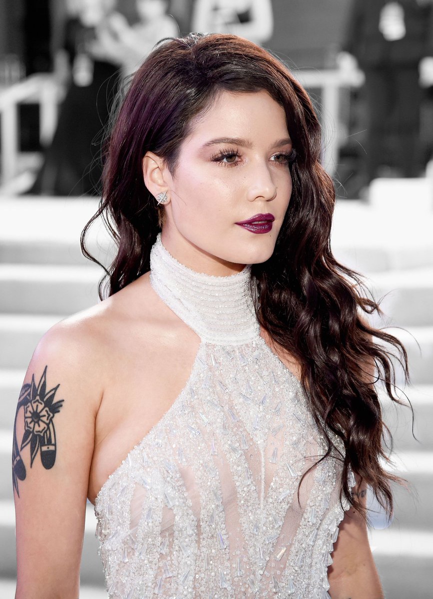 dream_glow18's tweet photo. Happy birthday lovely 💜
I wish you good luck, more cool albums and singles. You're cool and your songs are fantastic.
Love you 💜 #HappyBirthdayHalsey #HalseyBirthday #Halse https://t.co/21l0BHgIAw