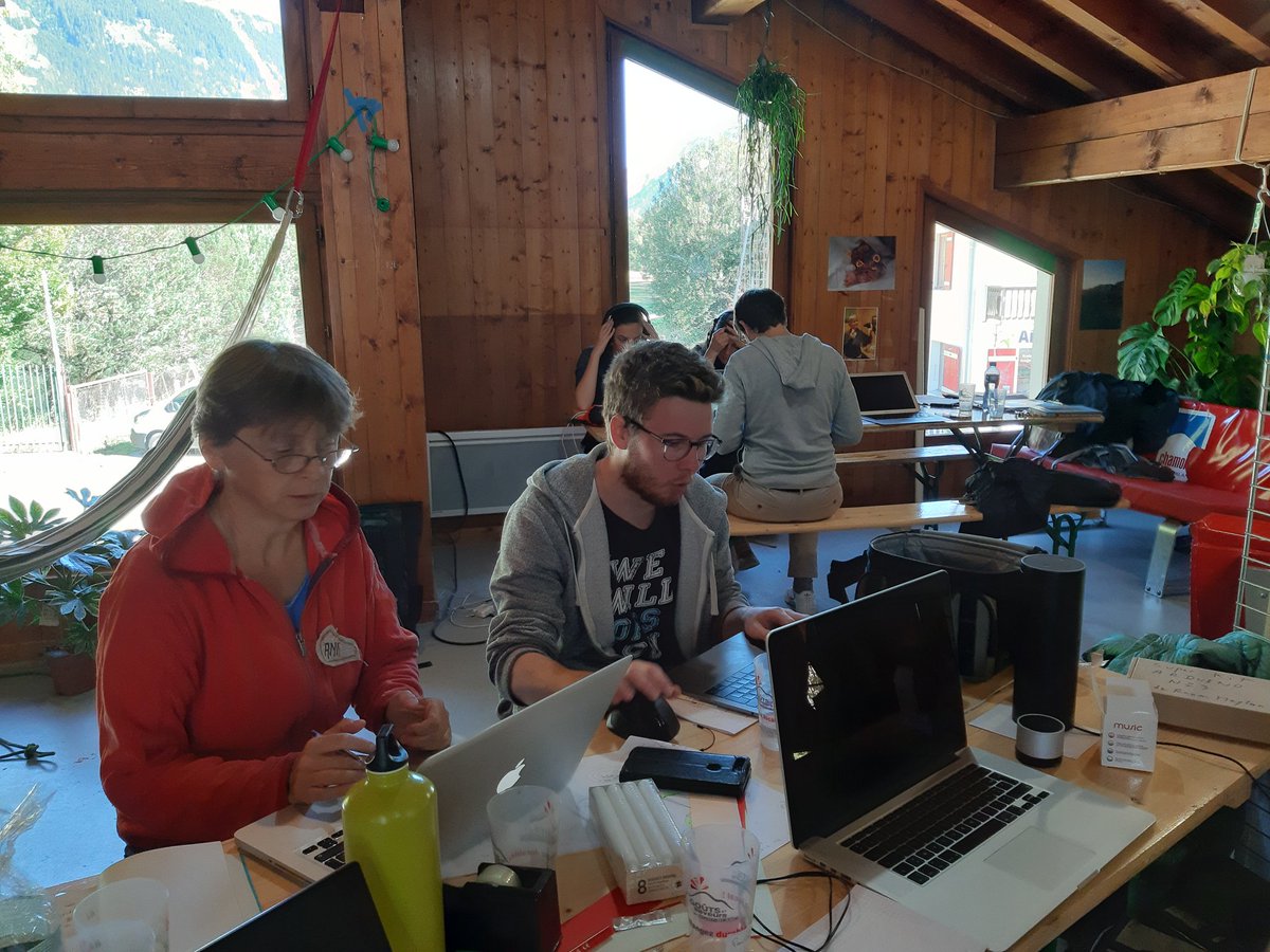 DevoteamRevolve's tweet photo. 6 projets rendus à 16h à l'observatoire du Mont-Blanc🌲🚠❄ fin de ces 3 j de marathon créatif - Un grand merci @creamontblanc pour l'organisation #TeamD2si fière et fatiguée (Cc fondation @DevoteamFrance) #MontBlancLab https://t.co/sYIsP195Yk