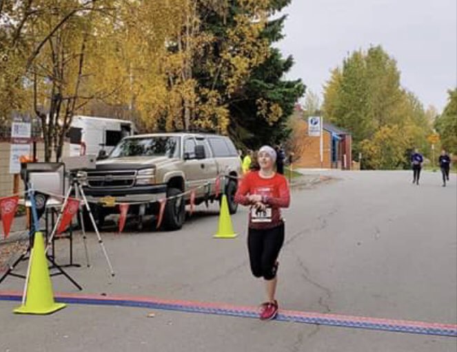UltraRunLaraRun's tweet photo. Finishing Oktoberfest 10K in 46:50. Good time for a blah day, good tempo run for Army 10 Miler in 2wks! #teamaltra #zerolimits #motherrunner https://t.co/ksk5f0RDYJ