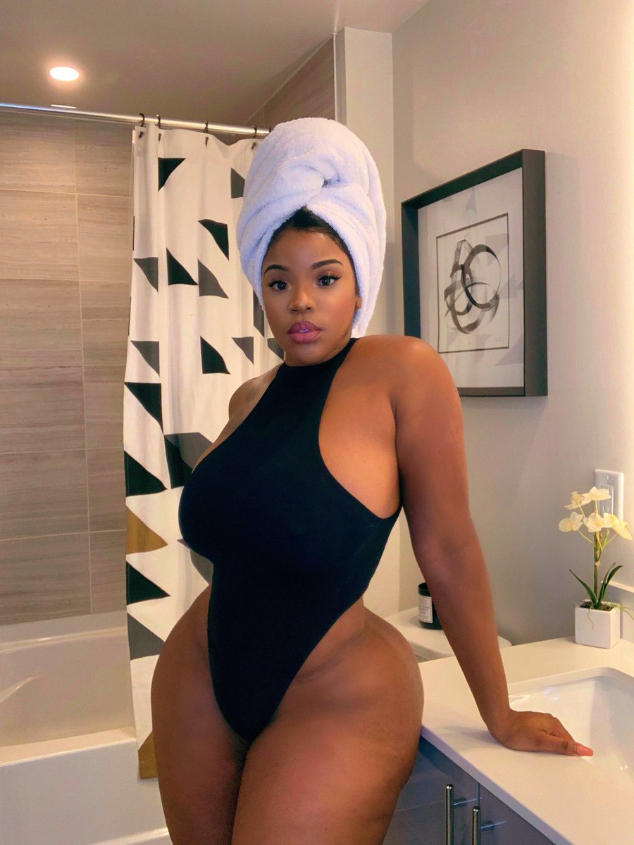 Dm me for a hot chat🤓🤓