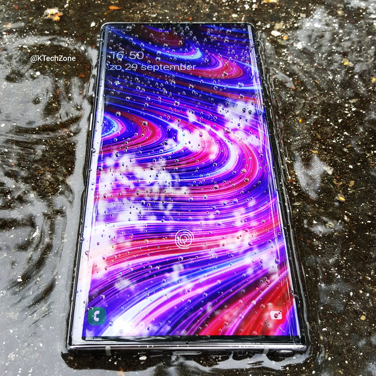KTZ_KTechZone's tweet photo. 🌧☔ #Rainy day❓ #Wallpaper day❗
Look at this awesome display🤩🚀 Follow me here, on Twitter and Youtube peepz⚠️
#Galaxynote10plus #withgalaxy #sunday #rainyday #rain #ip68 #waterresist #waterproof #purple #purplewall #ktechzone #belgianblogger https://t.co/6zDkFB1NEt