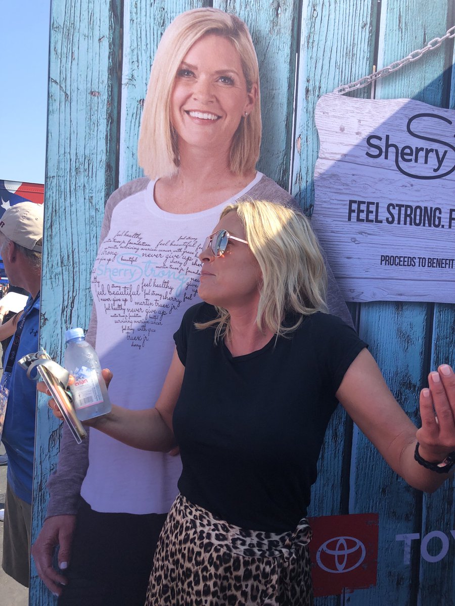 bobpockrass's tweet photo. Thanks to @SherryPollex for helping host the tweetup. She told me not to take a #BobPic of her. Not sure if I succeeded. https://t.co/DHAivgVZtZ