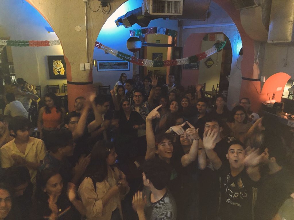 Y con esta tocada nos preparamos para nuestro primer sencillo "Quedate" gracias a todos ustedes por ser parte de este proyecto :)