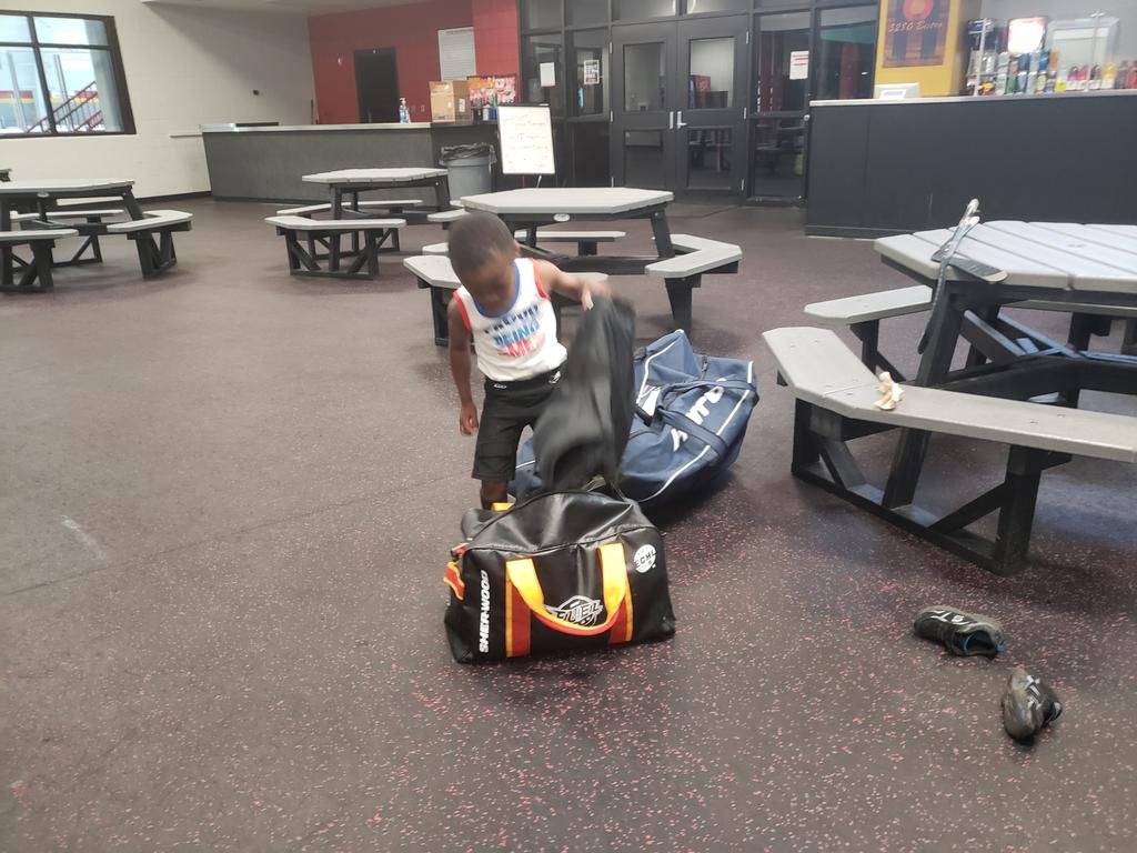 3yearoldskater's tweet image. If you want to be the best, you have to put in the work. Was at the rink before 7am to practice. 🌘💪 #AlwaysPracticing #NoQuit #HockeySeason