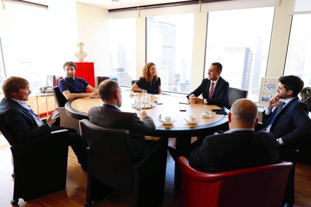 peppemarici's tweet photo. A New York @luigidimaio con la stampa italiana. 
Recap dei 4 giorni newyorkesi in occasione della 74a Assemblea Generale delle Nazioni Unite. 
#UNGA https://t.co/5ptI0axj9r