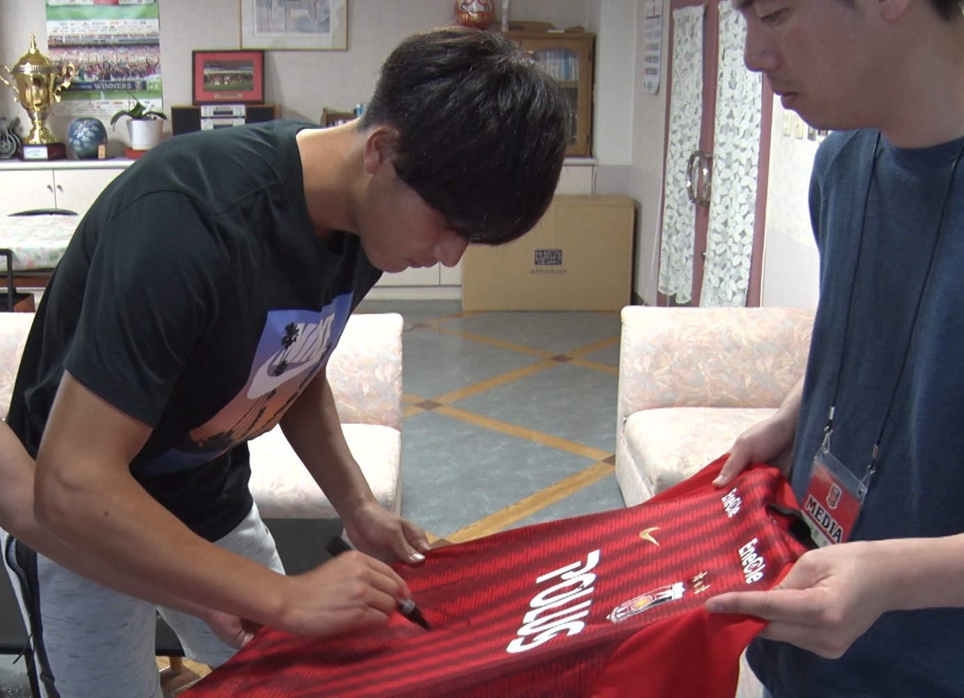 浦和レッズ橋岡大樹選手サイン入りユニフォーム - Search / X 浦和レッズ橋岡大樹選手サイン入りユニフォーム - Search / X