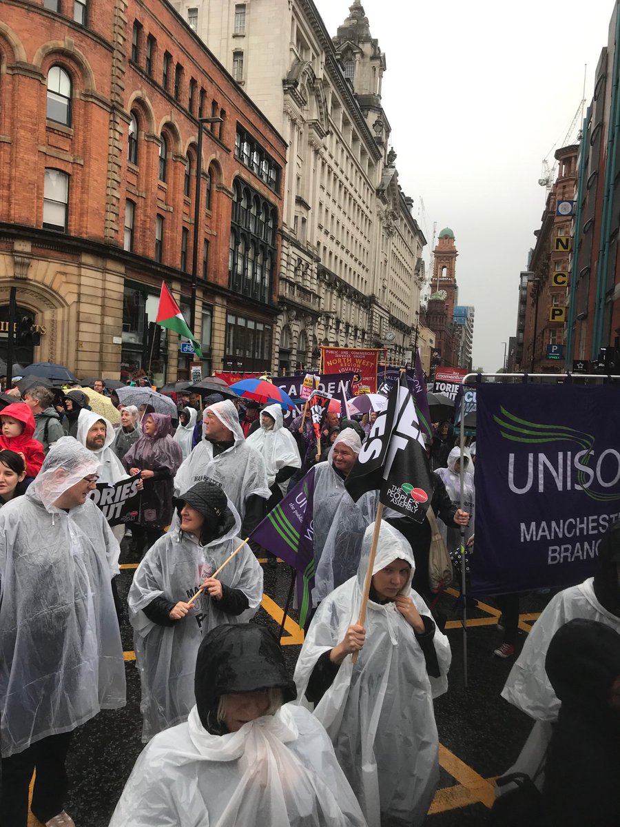GedCarter1's tweet photo. #Manchester rejects the Tories. Rain shall not deter us. Admiration for everyone who took part. #worstBJever โฆ@sophiertwโฉ ๐น๐ https://t.co/di4pQxb4BM