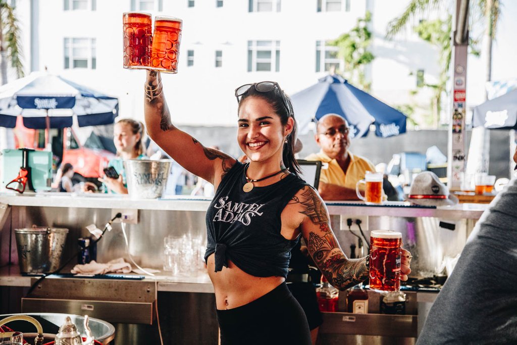 WynwoodSamAdams's tweet photo. Spend your Sunday with us for:
⁠
- Paint N Pints activity 🎨
⁠
- FREE dog treats 🐶
⁠
- Live music 🎸

- More steinhoisting competitions 💪⁠
⁠
- Beer pong tournaments 🏆⁠

Doors open at 12PM! Make sure to get your Party Packs at https://t.co/fwAAeSYhdK https://t.co/Kjgy0YntjT