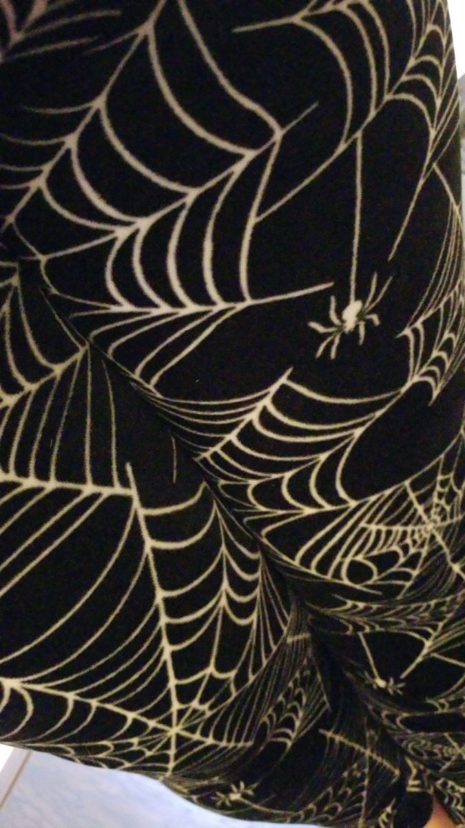 HollyD525's tweet photo. When you want to wear 🕷🕸 #spookyseason leggings but it is still 100° outside (in the shade).😫

Come on #Fall! Get it together already! #HoustonProbs https://t.co/0kJ6CQU8bC
