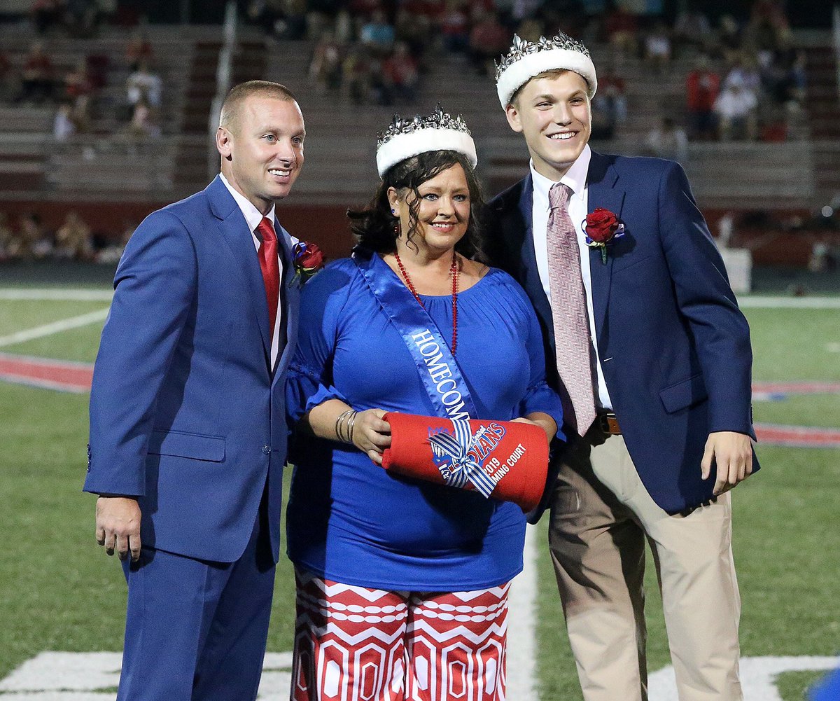AHulberg's tweet image. So so crazy... Thank you momma for walking in my place. Honered to be crowned king! What a crazy night!!#HOCO2019