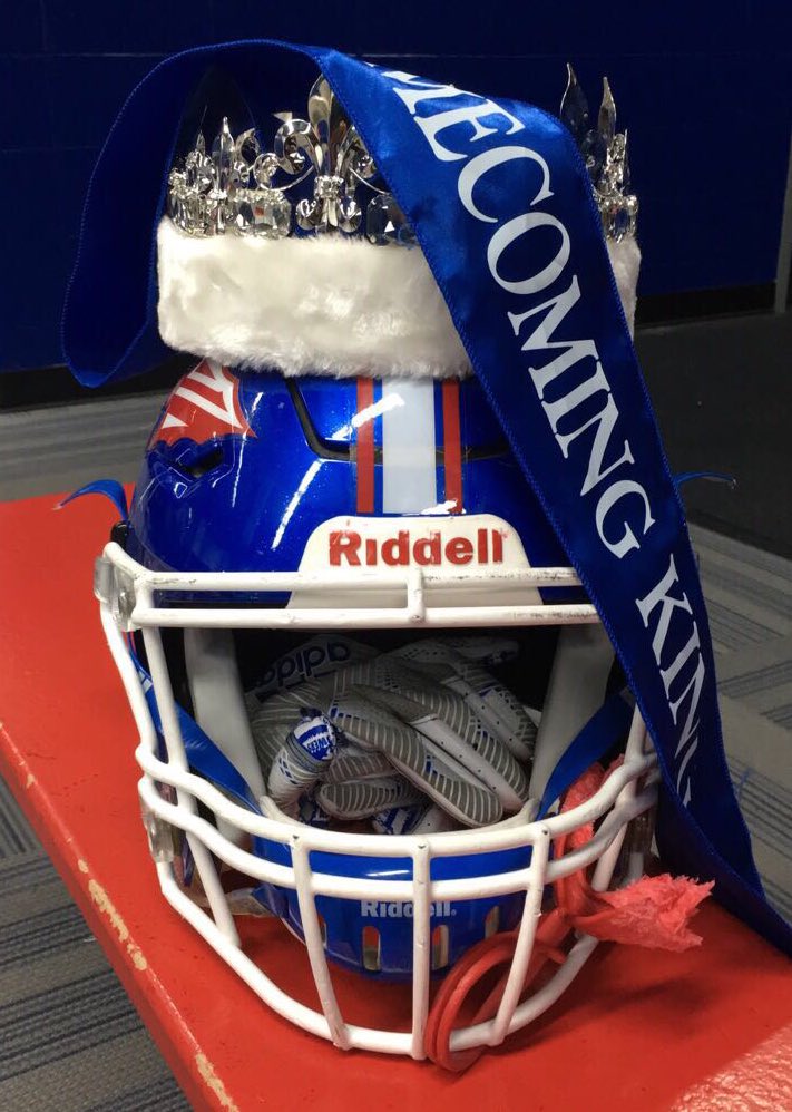 AHulberg's tweet image. So so crazy... Thank you momma for walking in my place. Honered to be crowned king! What a crazy night!!#HOCO2019