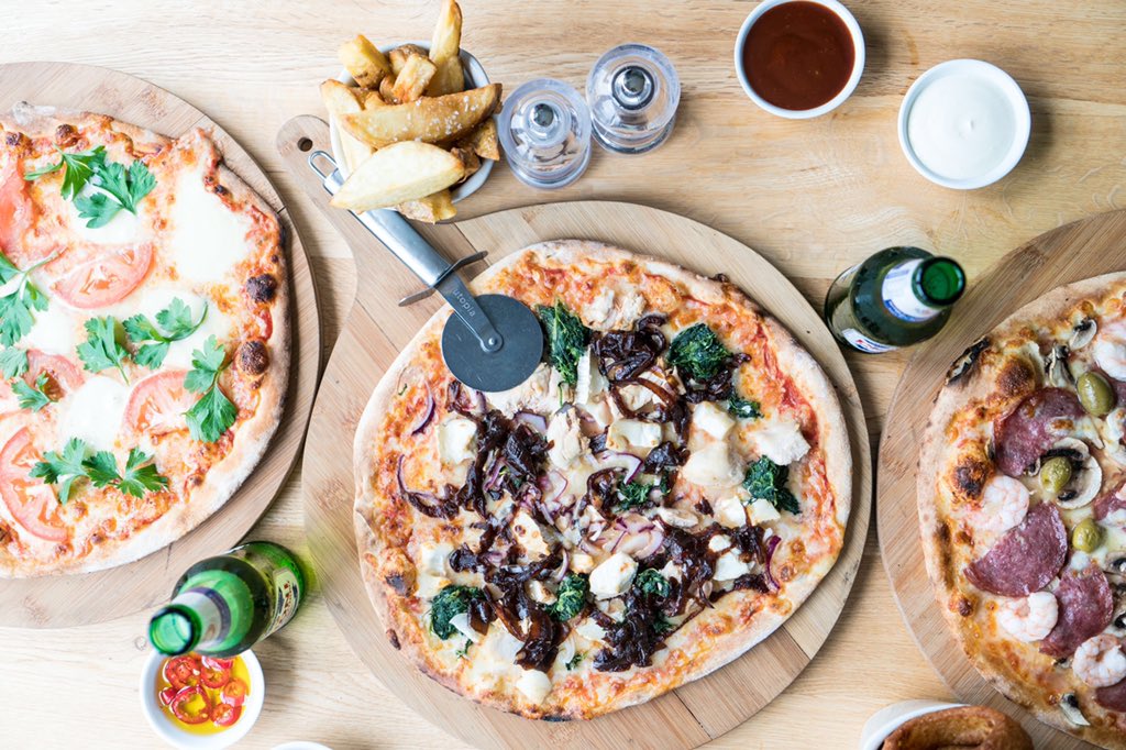 It’s starting to feel like Autumn today! ☔️ 
As always, you can stay warm and dry here and enjoy our fixed price Sunday menu! Today’s roasts are Sirloin of Beef and Pork Loin 👌🏼

Visit our website for the full menu and for bookings, served ‘til 8:30 tonight 😘