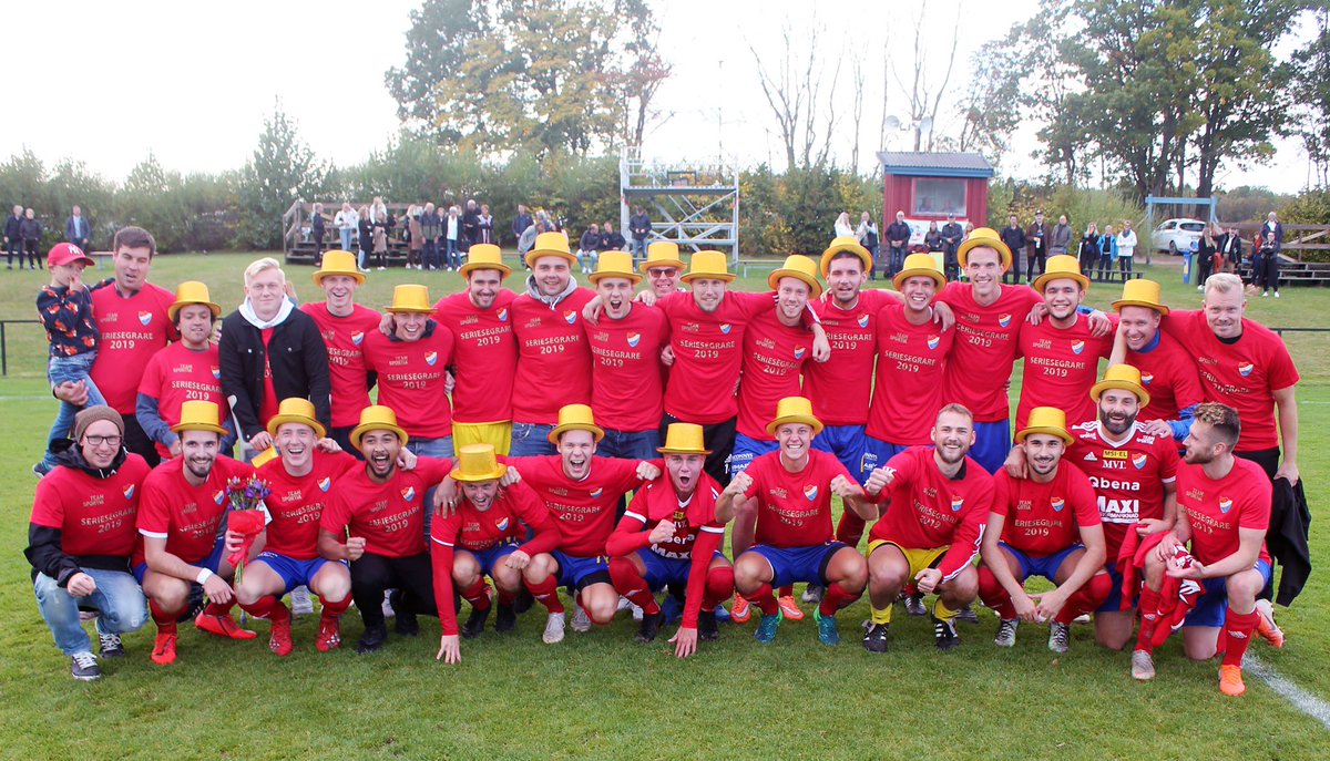 Guldhattar på på Borens IP i dag. Division 3 nästa för Motalalaget.