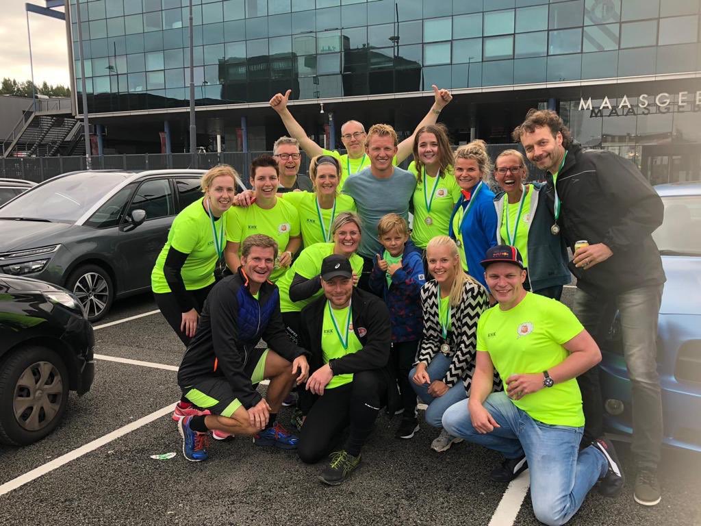 Vinny01_nl's tweet photo. @Kuyt Mooi dat je tijd voor ons nam na de #cfrun 2019, van Cambuur naar Feyenoord, 269 km lopen om geld in te zamelen voor onderzoek naar medicijnen tegen Cystic Fibrosis! #trots Je hebt een paar mensen van onze teams heel erg blij gemaakt! Dank! #cysticfibrosis @DKuytFoundation https://t.co/ryZ98W2K9g