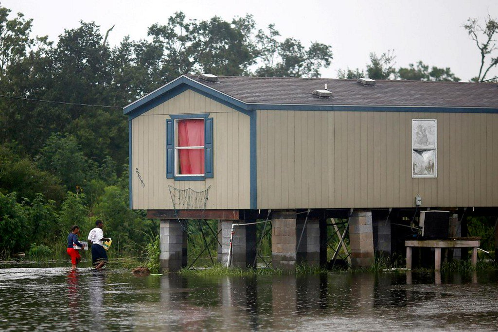 Reuters's tweet photo. Citing climate risk, investors bet against mortgage market https://t.co/mCJUPNOUk5 https://t.co/kanMQWCPBB