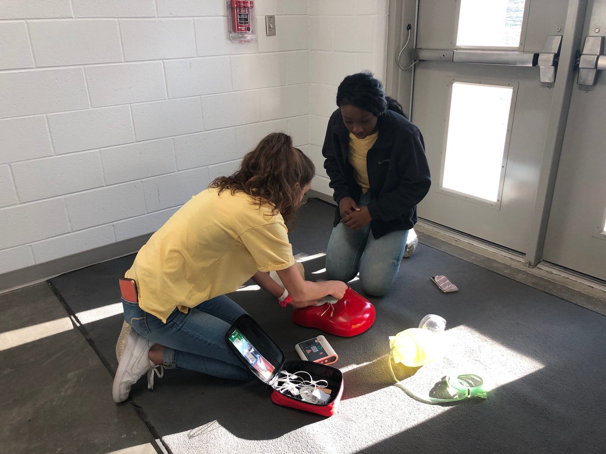 WeatherfordCTE's tweet photo. Mrs. Mercier's Patient Care Technician students received BLS CPR certification last year but spent some time this week recalling the proper steps and practicing their skills. @whsgrassburr #WhyWISD #CTEinWISD #CTEMatters #FutureinHealthcare https://t.co/3ZtlT2iNYC