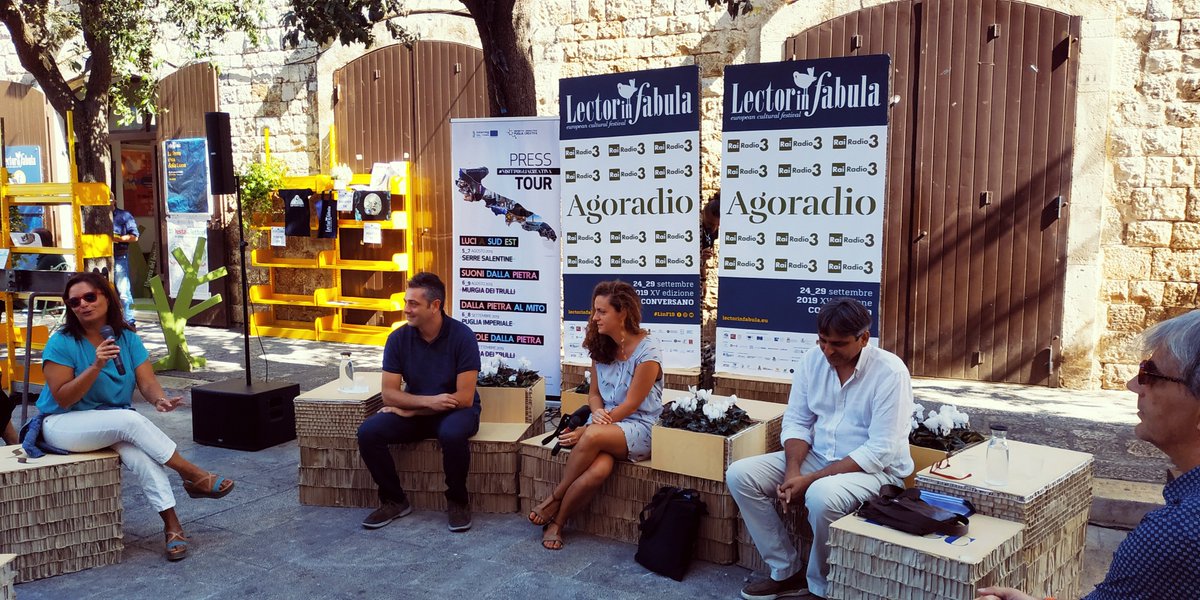PugliaCreativa's tweet photo. Presentato a #Conversano durante @LectorFestival il press tour #FavoleDallaPietra con @MarinaLalovic e @EjazAhmad
#LectorInFabula #LinF19 #FondazioneGiuseppeDiVagno #laterravistadallaluna #Atlas #Interreg #EuInMyRegion https://t.co/WE0I5zdfeo