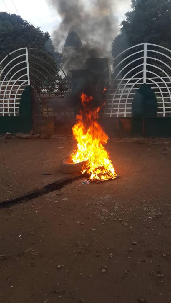 Ici nous sommes à la cathédrale de Bukavu au sud-kivu/Rdc, pas de messe matinale ce dimanche 29 septembre 2019, les manifestants disent qu'il n'y aura pas des messes sans écoles. Impact de la gratuité <a href="/radiotvingeta1/">RTI. RadioTvIngeta.</a> <a href="/luchaRDC/">LUCHA 🇨🇩</a> <a href="/fatshi13/">Félix A. Tshisekedi</a> <a href="/Presidence_RDC/">Présidence RDC 🇨🇩</a> <a href="/rfc/">Request for Comments</a>