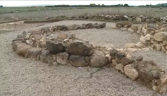 🔴Centinaia di persone oggi al raduno spontaneo nell'area archeologica di Monti Prama per chiedere la prosecuzione degli scavi nel sito in cui sono stati ritrovati i Giganti di Cabras, le statue dei guerrieri nuragici.Vedi TG19.35 <a href="/TgrRai/">Tgr Rai</a>  #ioseguotgr