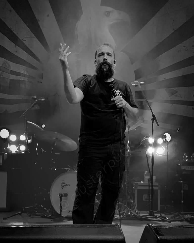 Susie_ClutchUK's tweet image. It's my birthday today! I've left my forties behind and entered a new decade. Or, as my son keeps reminding me gleefully, I'm now half a century old. Here's @npfallon preparing to conduct a mass rendition of Happy Birthday (well, I can dream, can't I!) 📸 @clusterpuck_ 😍