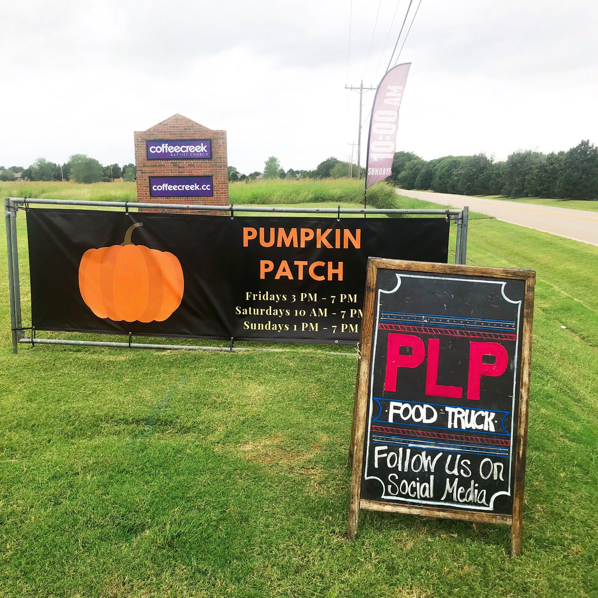 PLPFoodTruck's tweet photo. Fall is in session & so are we! come down to @CoffeeCreekcc in Edmond to #parkinglotparty w us! We will be serving until up our #madetoordergoodness til 2pm! https://t.co/HOPa2Lg7mr