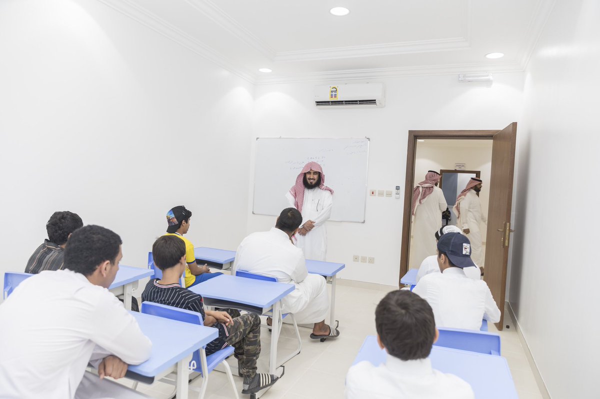 جولة رئيس مجلس الإدارة الأستاذ / وطبان بن فاضل التمياط و متابعة سير العملية التعليمية التربوية داخل المركز التعليمي ضمن جهود الجمعية لرعاية الأيتام.
#رفحاء https://t.co/HH595wvDkC