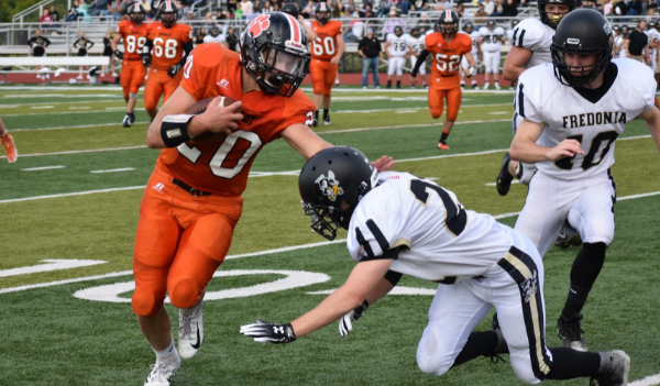 sportsinkansas's tweet photo. Conor Haviland, an all-state selection last season for 2A semifinalist Humboldt, is averaging 15.2 yards per carry this season.

He has rushed for 851 yards this season on just 56 carries in 4-0 start (15 TDs). Also 36 tackles and 2 INT on D

3,175 rushing yards in career (54 TD) https://t.co/c5cgJQiYvY