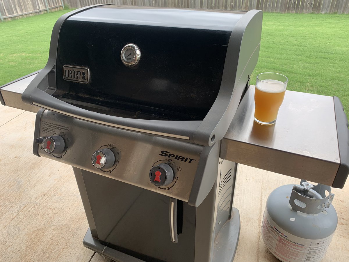 ryanwelton's tweet photo. Pre-game ritual, @WeberGrills and @Roughtailbeer #erwo #Browns https://t.co/e8eWkpDTrQ