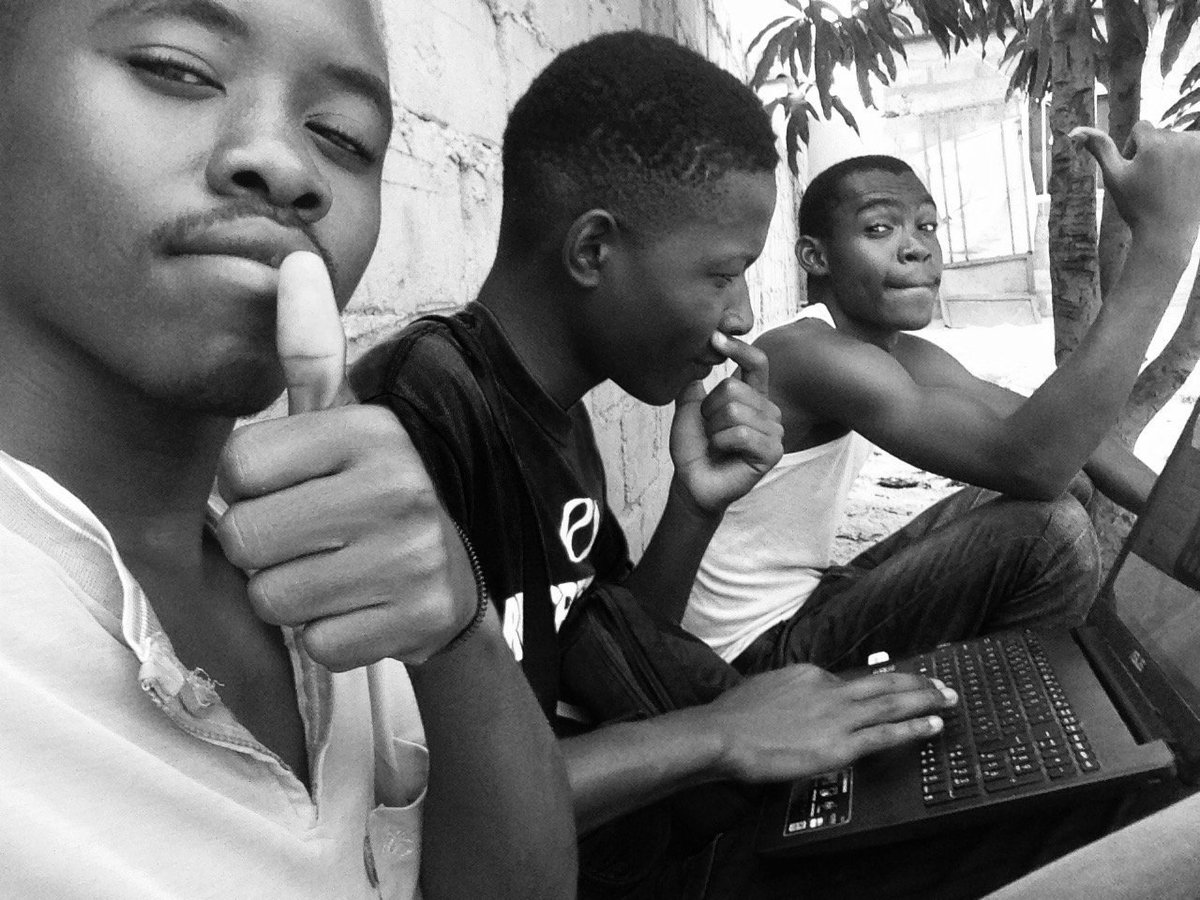 IsraelA64470676's tweet photo. Aqueles momentos com os #Amigos.
Focado nos meus #Objectivos.

#Compilador_Israel_Augusto. https://t.co/ojved369gt