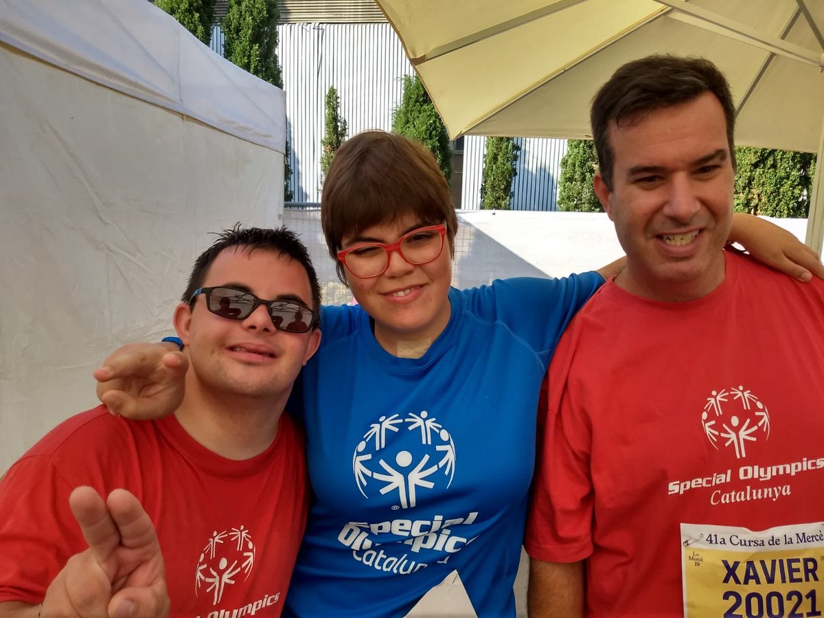 acellfederacio's tweet photo. Enhorabona a la vintena d’atletes de @acellfederacio @SOCatalunya que han participat avui a la #CursaMerce ! A la cursa de 2km i també a la de 10km 👏 i especialment molt contents del retorn de la Mariona! Una campiona! 💪👏 #Merce19 #esportcat https://t.co/WqkL9iE0Hi