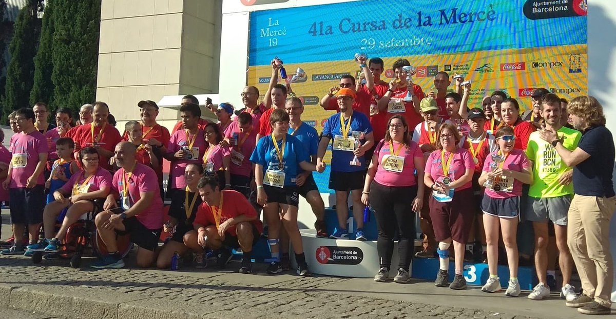 acellfederacio's tweet photo. Enhorabona a la vintena d’atletes de @acellfederacio @SOCatalunya que han participat avui a la #CursaMerce ! A la cursa de 2km i també a la de 10km 👏 i especialment molt contents del retorn de la Mariona! Una campiona! 💪👏 #Merce19 #esportcat https://t.co/WqkL9iE0Hi