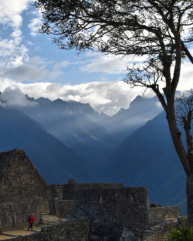 NothingMundane's tweet photo. Early light breaking through the clouds at Machu Picchu. https://t.co/WxWBmhBNFa https://t.co/A8JHRJV8Xt
