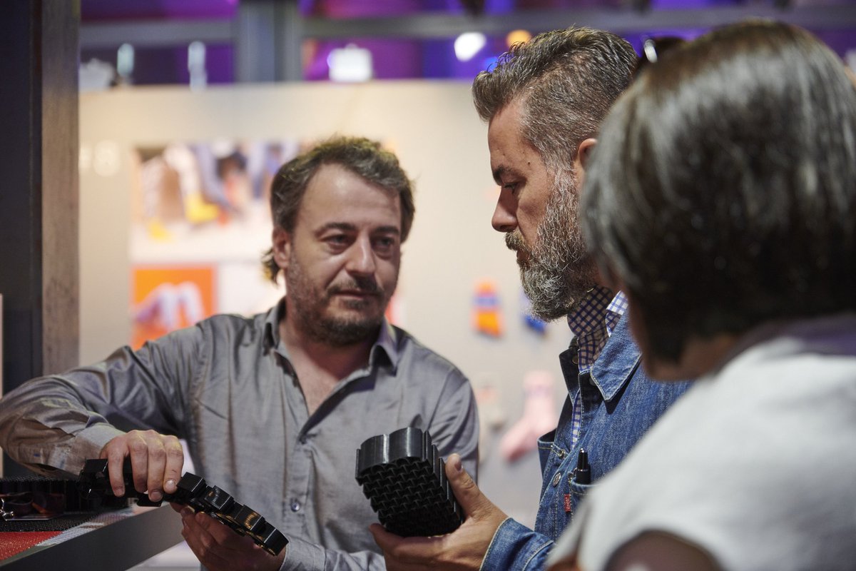 MunichFabric's tweet photo. Product designer Eric Esser is pushing the limits of additive manufacturing, his 3D printed material is light weight, elastic, durable and can be used without seams or glue meaning it can be returned to the production cycle after use
#sustainableinnovations #keyhouse2019 #mfs2019 https://t.co/XrN0zpA6Or