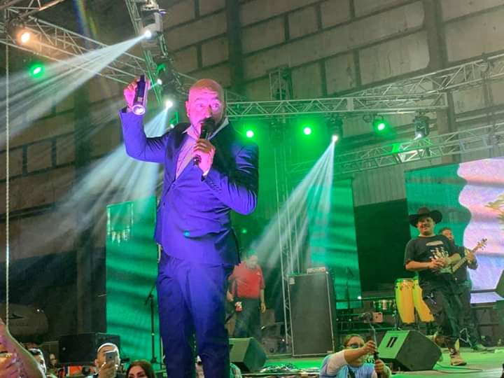 Club_20mujeres's tweet photo. Excelente presentación de @LUPILLO8 en el 25 Aniversario de #SuperMercados #Teloloapan en Houston cantando a toda su raza todos éxitos !!
@lupicompas_lr #CuandoErasMia #ElMoreño #ElDespreciado #Mascabronquebonito #RegresóelToro https://t.co/Pgr38H3mPW