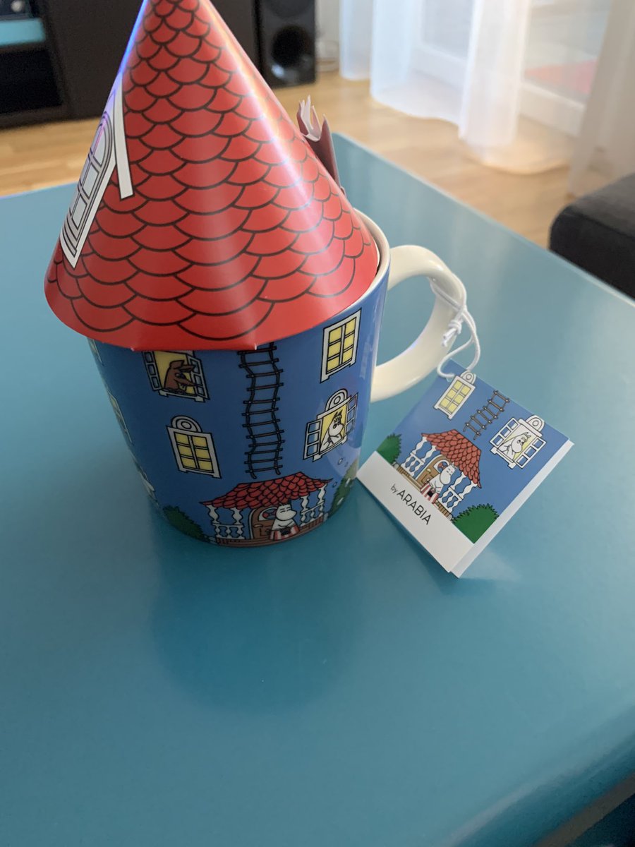 thomyg's tweet photo. The truth is when I saw the speaker gift from #spshel I had no idea what that brand is. But my wife just freaked out! For her by far the best speaker gift ever! Thx @JussiRoine & @JussiMori for that and all your effort! #SharePoint #Communityrocks https://t.co/lNgjKB8lD9