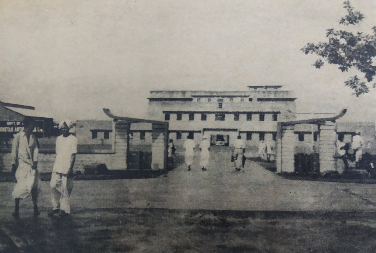 IndiaHistorypic's tweet photo. 1955 :: View of Hindustan Antibiotics Ltd, Pune. 

It Was Set Up In 1954 to Manufacture Life Saving Drugs For Indians. 

Today India Exports Life Saving Drugs ( Including For Rabies) to Under Developed Countries Like Pakistan https://t.co/nF7SWmxqEa