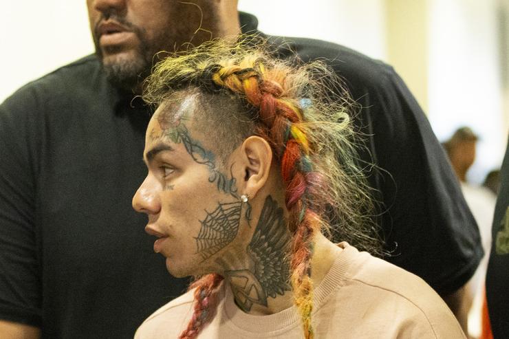 RapMais's tweet image. Rapper 6ix9ine acha que ele será mais famoso do que nunca quando sair da prisão - portalrapmais.com/rapper-6ix9ine…