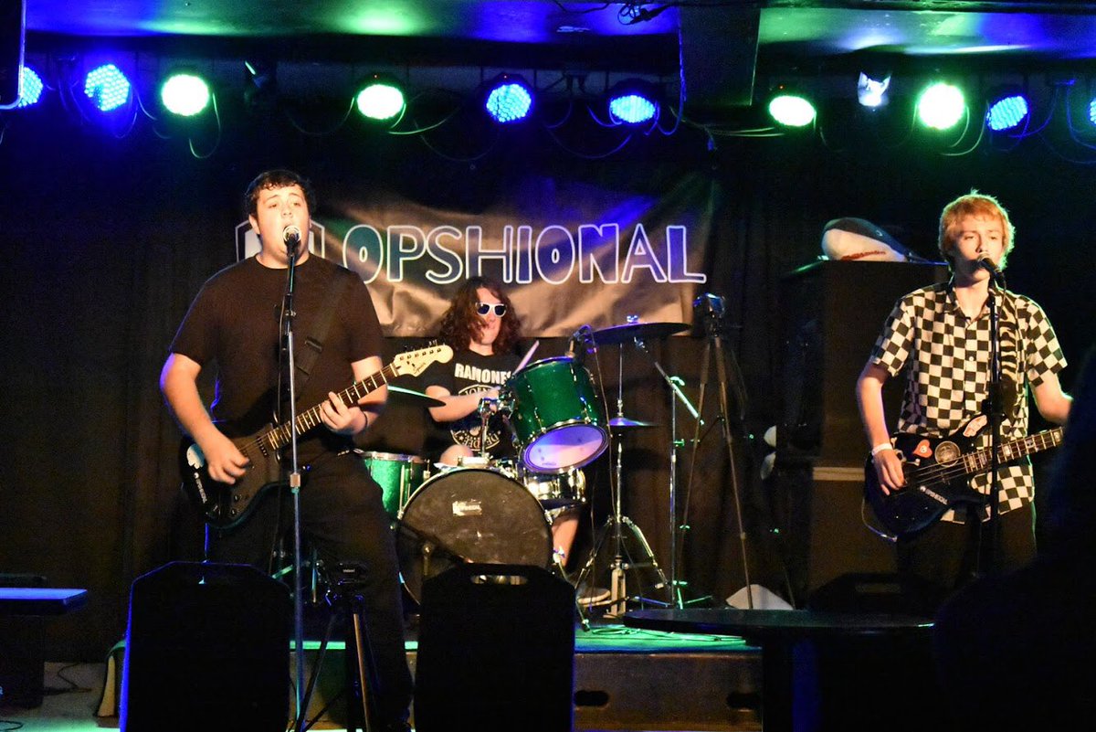 Cranking it up to eleven!🤘🏻
#Opshional #punkrock #punk #rock #music #rocknroll #livemusic #metal #punkmusic #hardcore #punks #alternative #punkrockmusic #punksnotdead #hardcorepunk #grunge #localband #illinoisband #band #heavymetal #rockmusic #skatepunk #concert #alternativerock