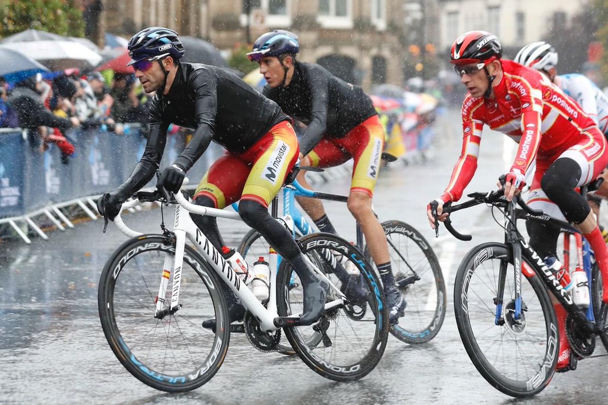Día muy duro en #Yorkshire2019 con el frío y la lluvia. Lo intentamos pero no hubo forma de encontrar las piernas. Un año muy bonito llevando un arcoíris que espero que disfrute ahora <a href="/Mads__Pedersen/">mads pedersen</a>. Congratulations.

📸 <a href="/PhotoGomezSport/">Photo Gomez Sport</a>