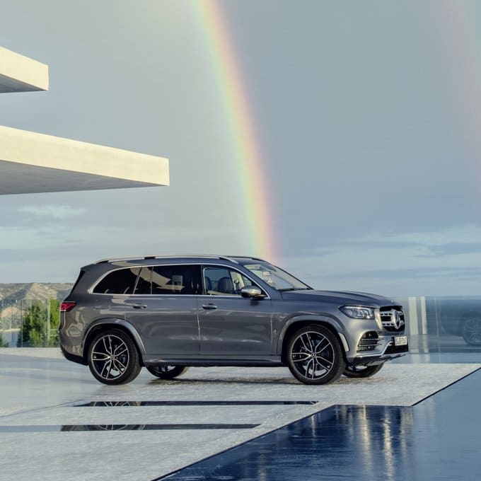 MBofTampa's tweet photo. Gold. #MercedesBenz #GLS #MBcars #rainbow #Cartastic https://t.co/oxHcnHY9Kd