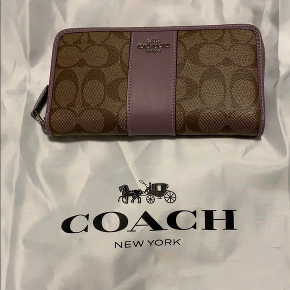 DzzyLily's tweet photo. So good I had to share! Check out all the items I'm loving on @Poshmarkapp from @KitYarrish #poshmark #fashion #style #shopmycloset #kalavella #coach: https://t.co/KClANtxrE6 https://t.co/tHp4wR3Gq3